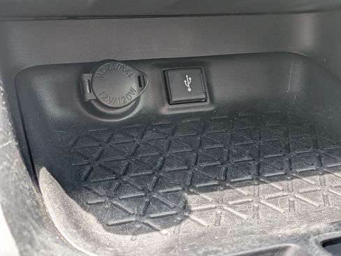 Used 2020 Toyota RAV4 LE FWD image 29