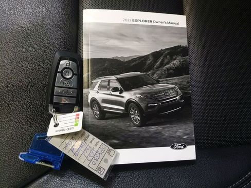 Used 2022 Ford Explorer Limited w/ Equipment Group 301A AWD/4WD image 34