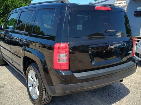 Used 2016 Jeep Patriot Latitude FWD image 2