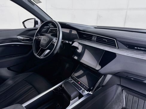 Used 2024 Audi Q8 e-tron Premium AWD/4WD image 29