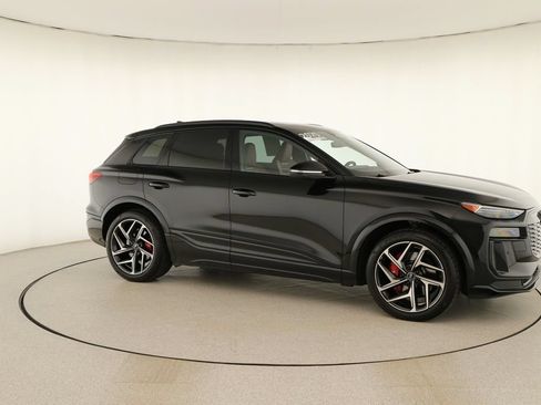 Certified 2025 Audi SQ6 e-tron Premium Plus w/ Premium Plus AWD/4WD image 9