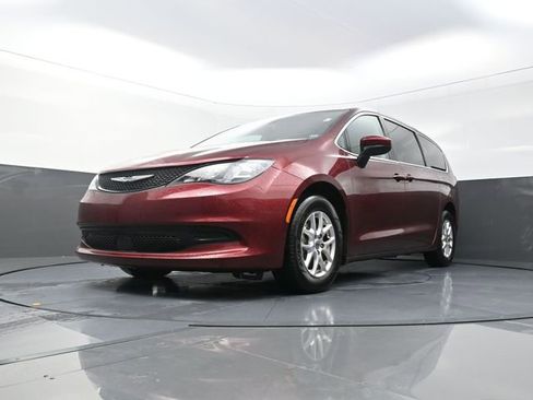 Used 2022 Chrysler Voyager LX FWD image 42
