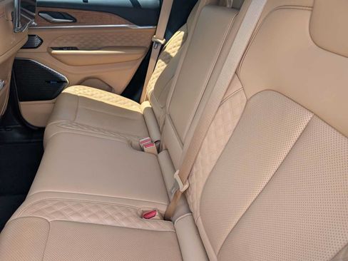 Used 2023 Jeep Grand Cherokee Summit AWD/4WD image 16