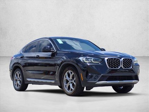 Used 2022 BMW X4 xDrive30i AWD/4WD image 3