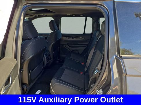 New 2025 Jeep Grand Cherokee Laredo X w/ Luxury Tech Group I AWD/4WD image 16