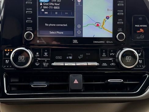 Used 2021 Toyota Highlander Limited image 30