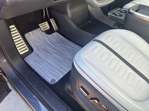 Used 2024 Rivian R1S Adventure AWD/4WD image 22