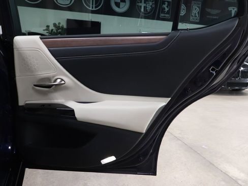 Used 2025 Lexus ES 350 w/ Premium Package image 20