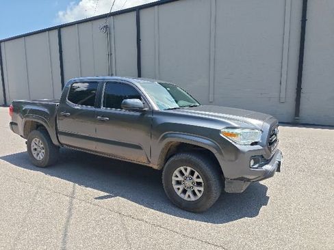 Used 2017 Toyota Tacoma SR RWD image 1
