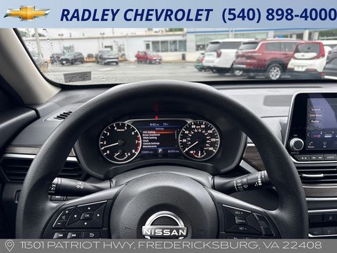 Used 2025 Nissan Altima 2.5 SV FWD image 6