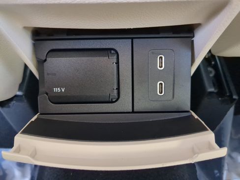 Certified 2025 Mercedes-Benz GLA 250 image 9