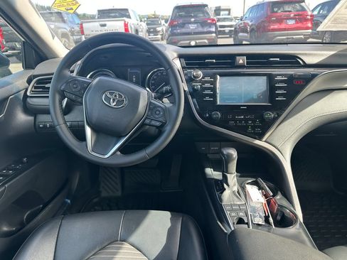 Used 2020 Toyota Camry SE w/ Carpet Mat Package FWD image 12