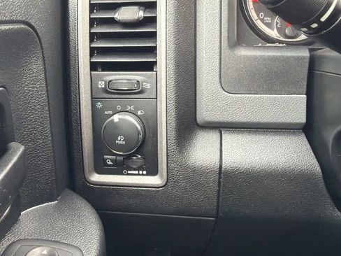 Used 2017 RAM 1500 Express AWD/4WD image 14