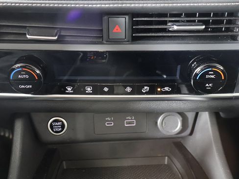 Used 2023 Nissan Rogue SV image 39