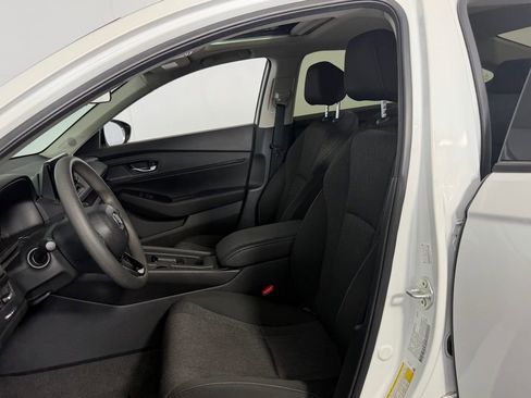 Used 2025 Honda Accord SE image 18