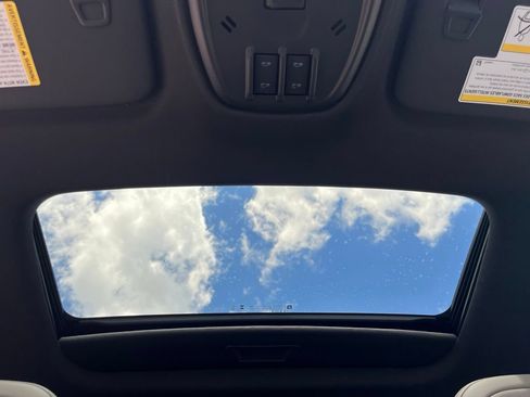 Used 2025 Buick Envista Avenir FWD image 40
