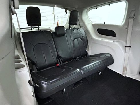 Certified 2022 Chrysler Pacifica Touring-L FWD image 17