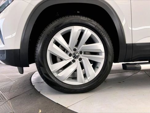 Certified 2023 Volkswagen Atlas Cross Sport SE w/ Panoramic Sunroof Package AWD/4WD image 9