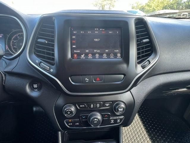 Used 2019 Jeep Cherokee Latitude Plus w/ Cold Weather Group AWD/4WD image 15