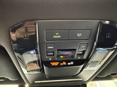 Used 2025 Lexus GX 550 w/ Accessory Package (32) AWD/4WD image 42