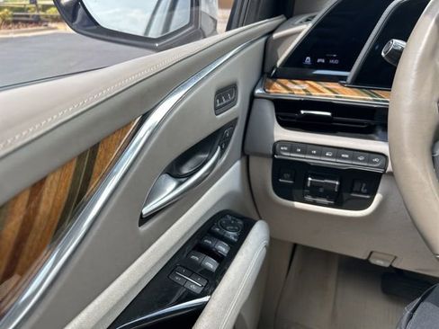 Used 2023 Cadillac Escalade Sport Platinum AWD/4WD image 19