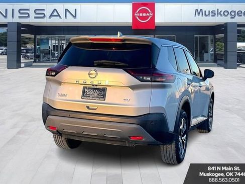 Used 2022 Nissan Rogue SV image 5