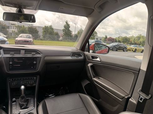 Used 2018 Volkswagen Tiguan SEL image 23