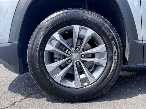 Used 2026 Chevrolet Equinox LT FWD image 8