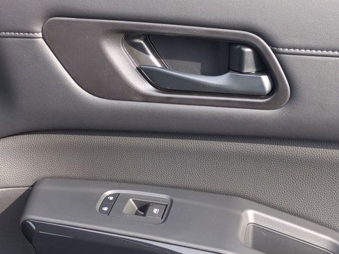 New 2025 Nissan Pathfinder SV image 29