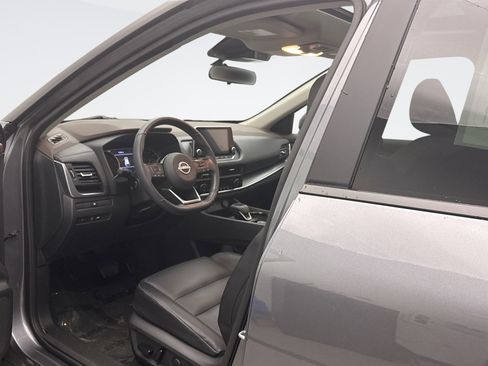 Used 2023 Nissan Rogue SV w/ SV Premium B Package image 10