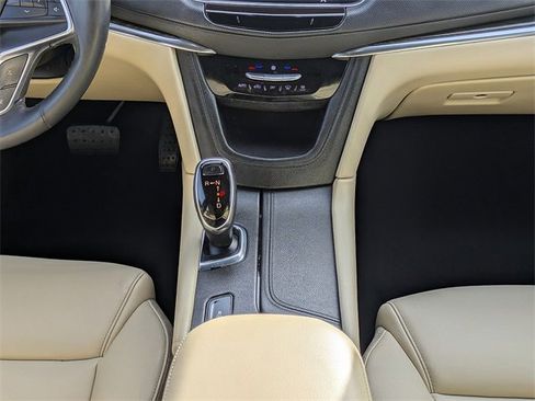 Used 2017 Cadillac XT5 FWD image 19