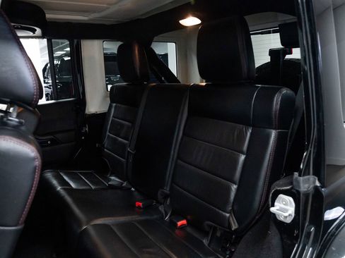 Used 2012 Jeep Wrangler Unlimited Sahara image 18