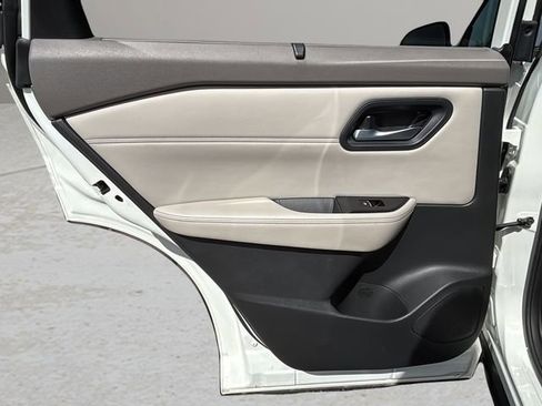 Used 2023 Nissan Rogue SL w/ SL Premium Package FWD image 13