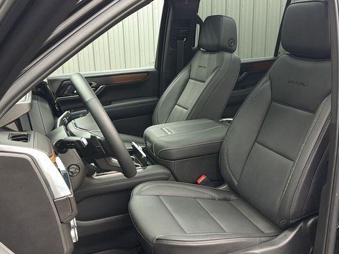 Used 2025 GMC Yukon XL Denali w/ Sun & Power Step Package image 31