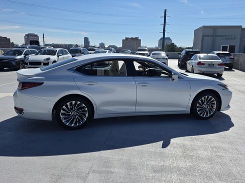 Used 2024 Lexus ES 300h w/ Luxury Package image 6