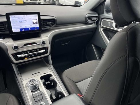 Used 2023 Ford Explorer XLT image 15