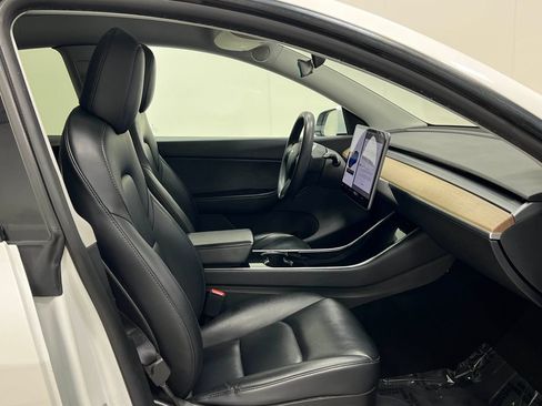 Used 2021 Tesla Model Y Long Range AWD/4WD image 31