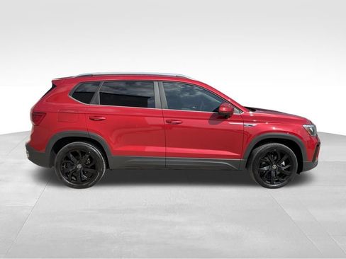 Used 2022 Volkswagen Taos SE FWD image 4
