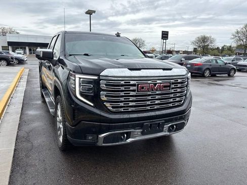 Used 2023 GMC Sierra 1500 Denali w/ Technology Package AWD/4WD image 4