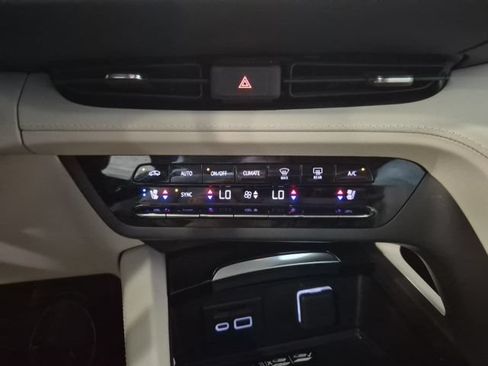 Used 2023 Buick Envision Avenir AWD/4WD image 15