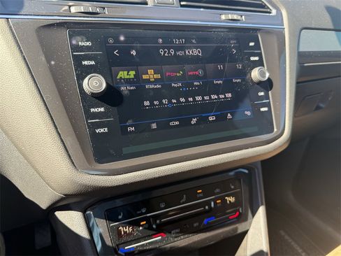 Used 2022 Volkswagen Tiguan SE image 17