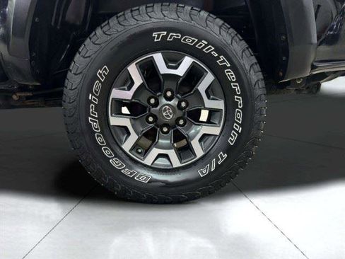 Used 2020 Toyota Tacoma TRD Off-Road w/ Technology Package AWD/4WD image 45