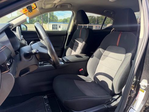 Used 2023 Nissan Sentra SR w/ Midnight Edition Package FWD image 10