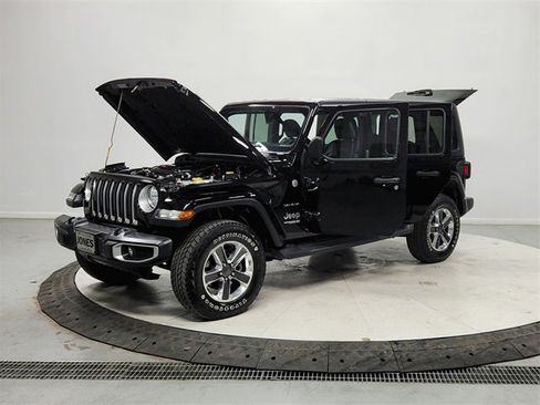 Used 2018 Jeep Wrangler Unlimited Sahara image 11