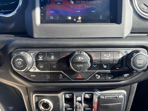 Used 2019 Jeep Wrangler Unlimited Sahara AWD/4WD image 27