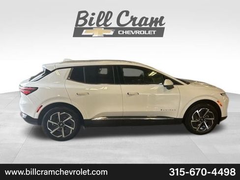 New 2025 Chevrolet Equinox EV LT image 32