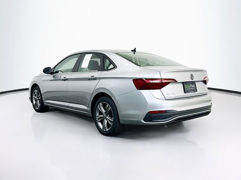 Used 2024 Volkswagen Jetta SE FWD image 5