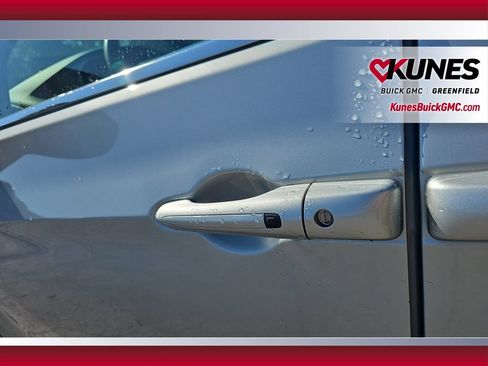 Used 2024 Chrysler Pacifica Touring-L FWD image 28