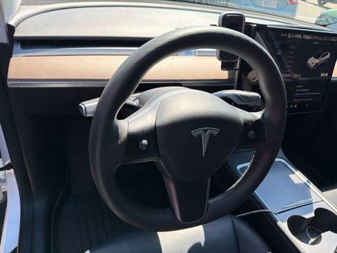 Used 2021 Tesla Model Y Long Range AWD/4WD image 9
