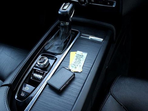 Used 2020 Volvo XC90 T6 Momentum image 27